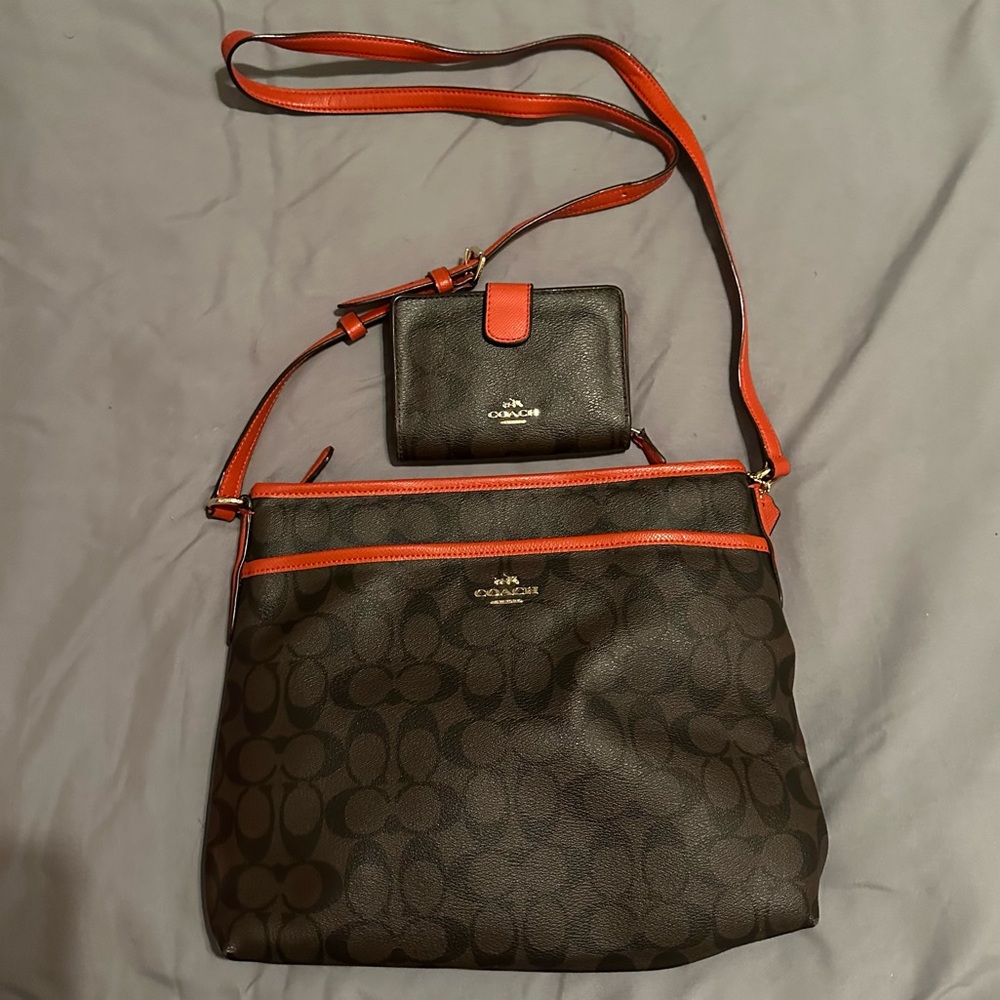 Coach Large Signature Crossbody Bag and Wallet Set